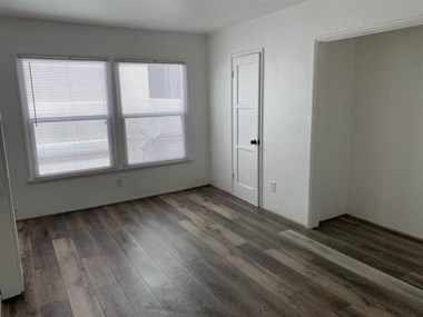 433 E. 3Rd Street 1 Bed Apartment for Rent Photo Gallery 1